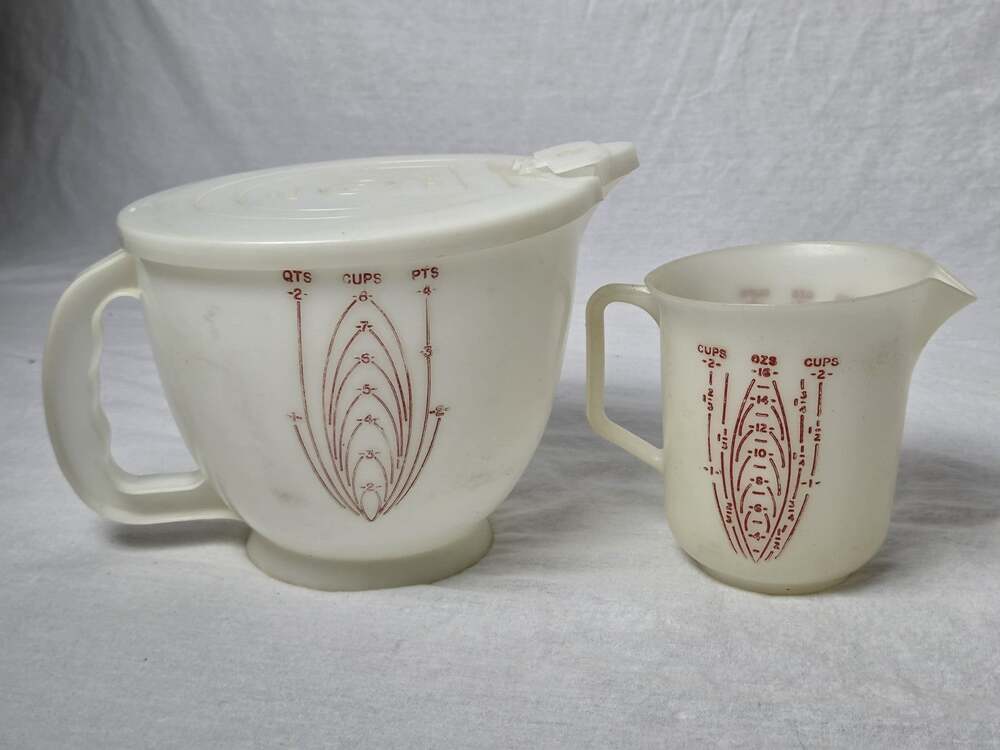 Vintage Tupperware Mix N Store 8 Cup Measuring Pitcher & 2 Cup Pitcher Set